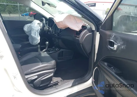 2018 Jeep Compass Limited 4X4 из США, поврежденный, VIN 3C4NJDCB6JT178250